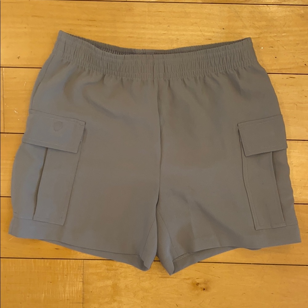 Aritzia Highlight Cargo Short in taupe